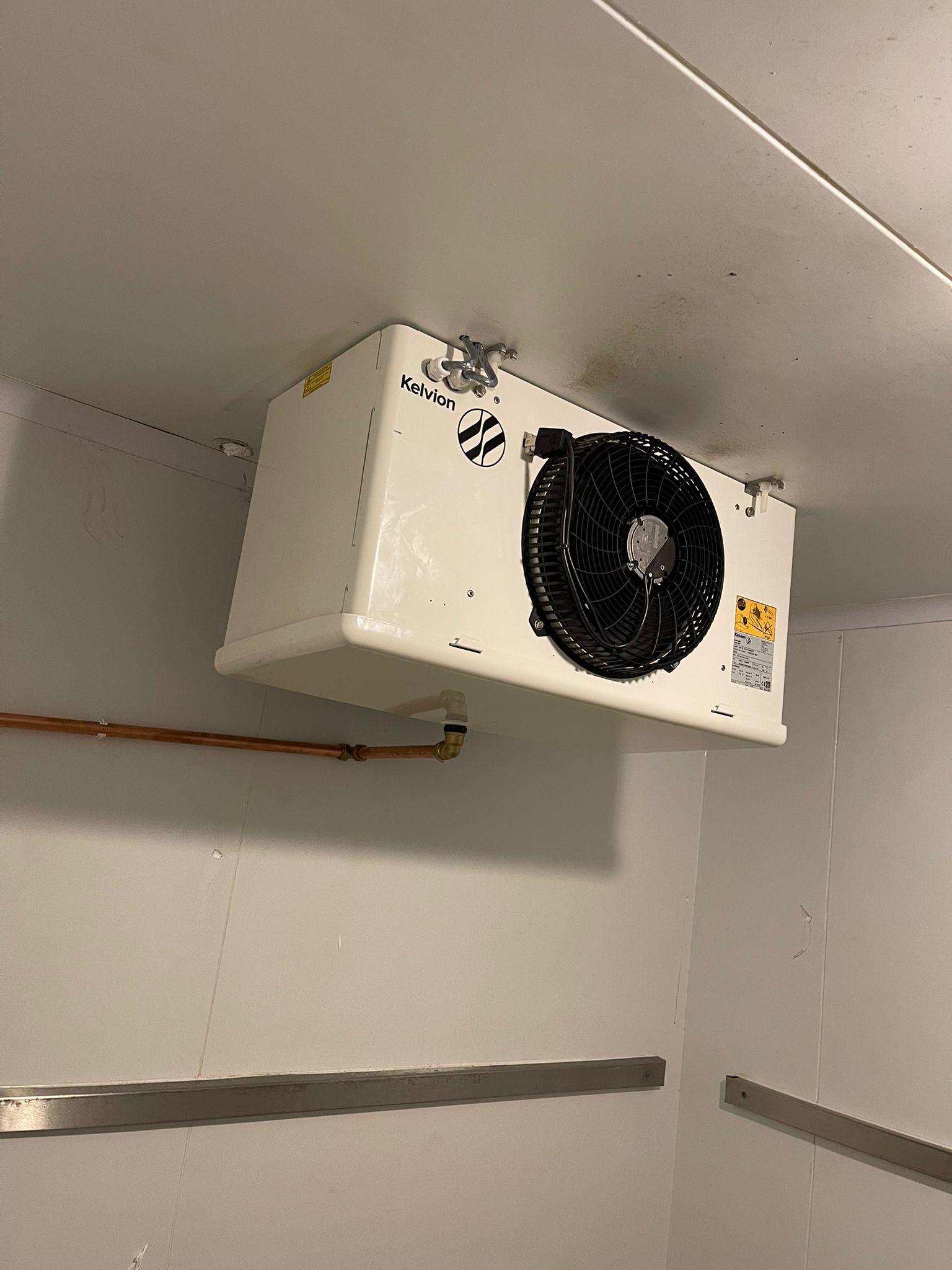 Kelvion ceiling-mounted evaporator unit inside a cold room